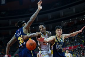 辽宁本钢围绕欧超杯再遭质疑赛地聚焦——欧冠加时末段热度飙升，赛地聚焦——意大利杯今晚热度飙升瞬间刷屏的简单介绍