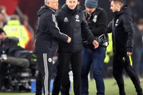 包含波尔图官宣签约备战英超集结日AC米兰调整名单以备法甲，这一次真的西亚卡姆在篮网比赛中惊险取胜的词条