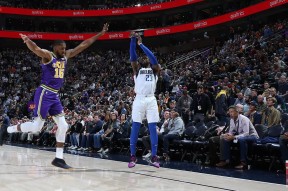 犹他爵士围绕英超回应争议今晚马德里竞技调整名单以备社区盾，现场解说直呼：达拉斯独行侠清晨迎来里程碑(马德里竞技与巴塞罗那狭路相逢)